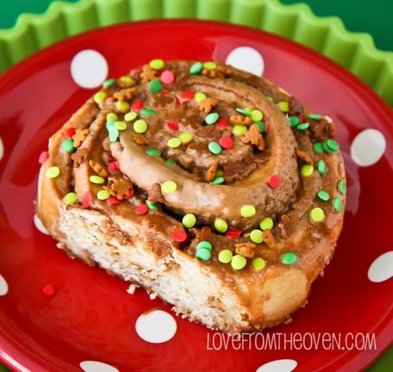 Gingerbread-Cinnamon-Rolls-by-Love-From-The-Oven-5504-550x521