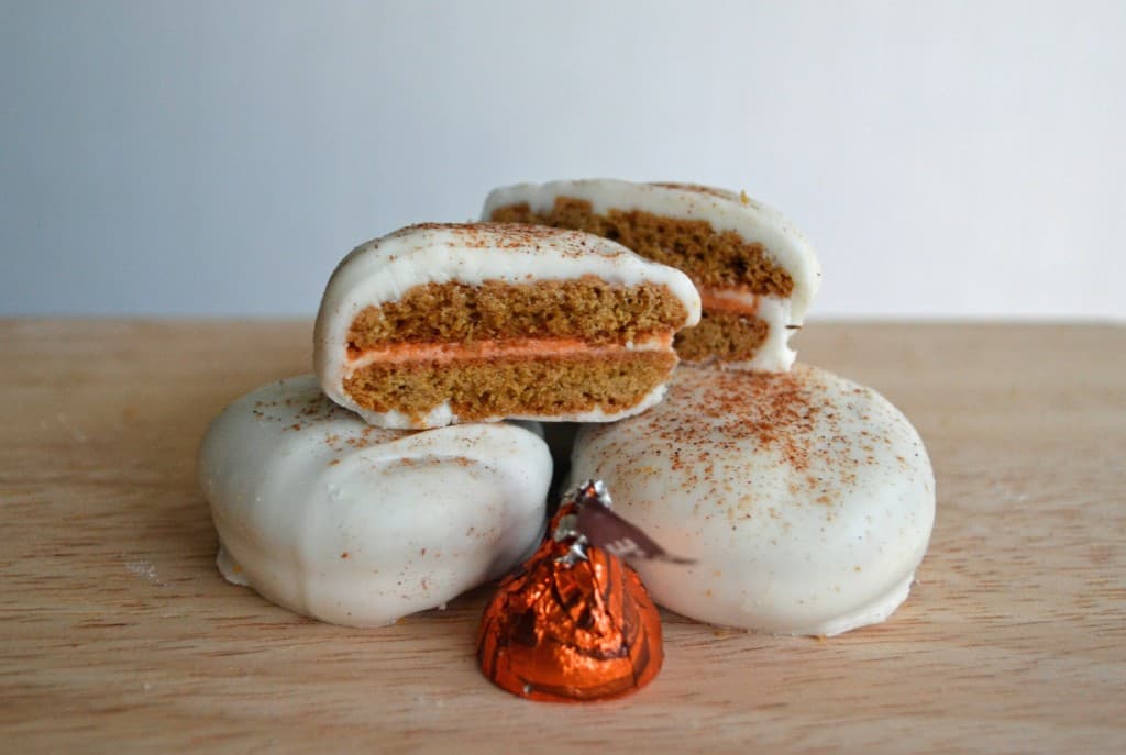 Gingersnap-Pumpkin-Spice-Sandwich-Cookies-1024x687