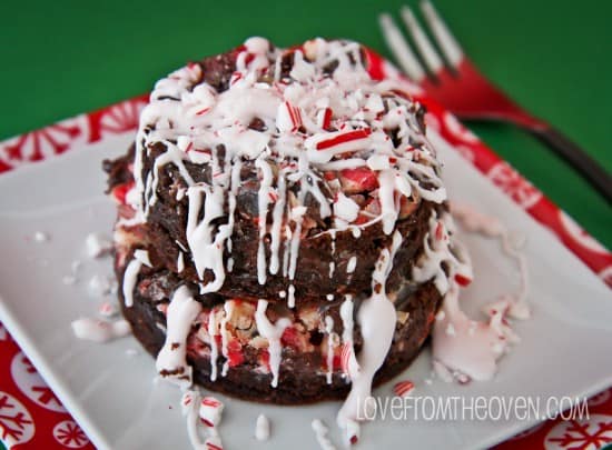Peppermint-Stick-Cake-Bars-by-Love-From-The-Oven-5625-550x405 (1)