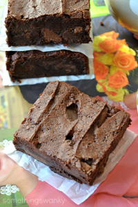Browned Butter Brownies are SUPER amazing. They are super decadent, but I could still eat the whole pan! #brownies #recipe