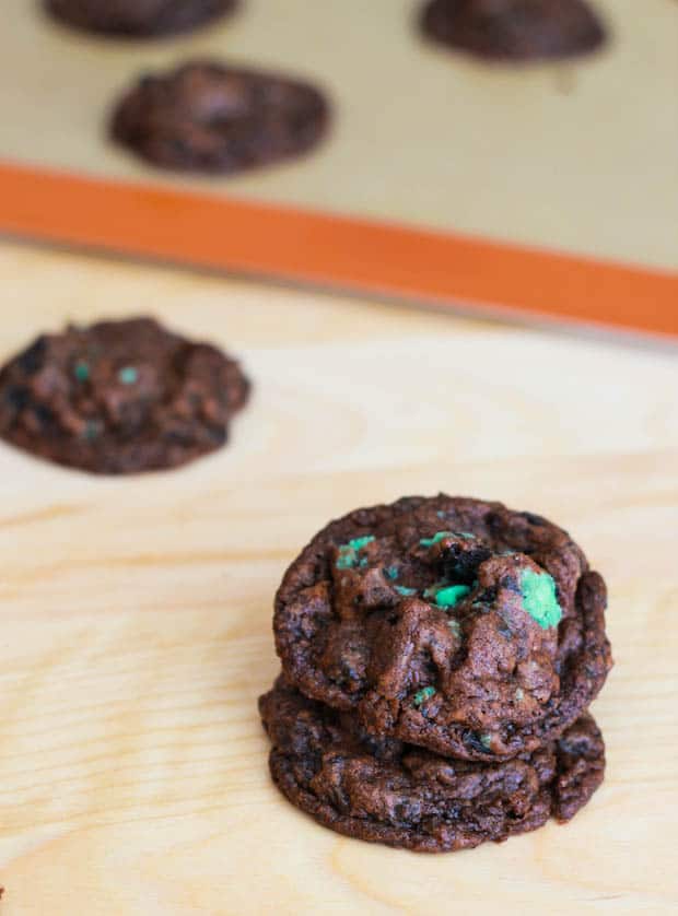 Dark-Chocolate-Mint-Oreo-Cookies-6