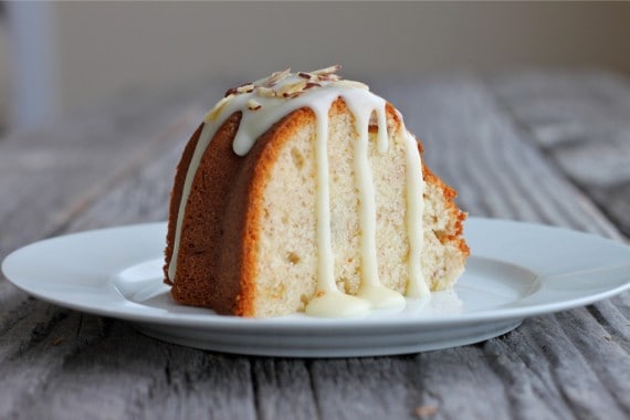 banana-and-hazelnut-cake-570x380