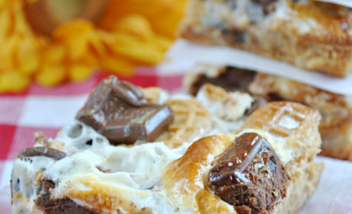 Nutter Butter S'mores Magic Bars on www.somethingswanky.com #recipes #dessert