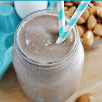 Chocolate Almond Oatmeal Smoothie | www.somethingswanky.com