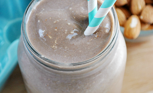Chocolate Almond Oatmeal Smoothie | www.somethingswanky.com