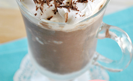This is my favorite skinny recipe to date! It only takes 3 simple ingredients to whip up this delicious and SKINNY Frozen Hot Chocolate! | www.somethingswanky.com