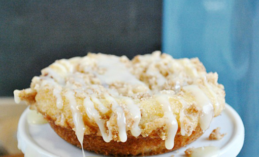 Snickerdoodle Crumble Donuts | www.somethingswanky.com