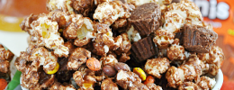 Easy Reese's Popcorn Munch | www.somethingswanky.com #recipes #popcorn