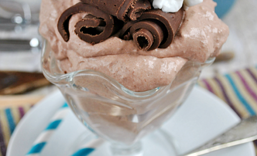 Simple Chocolate Mousse | It's ready in under 5 minutes, which means it's always my emergency go-to dessert! www.somethingswanky.com