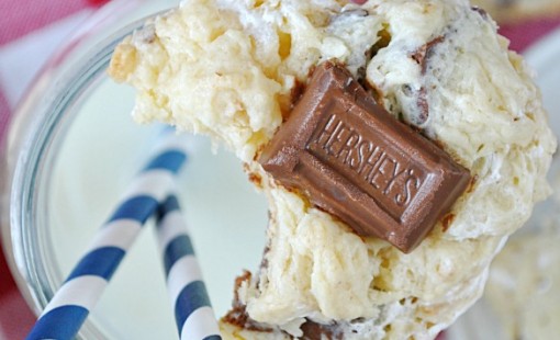 Ooey Gooey Butter S'mores Cookies | www.somethingswanky.com