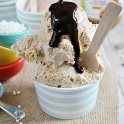 Easy Biscoff Cheesecake Ice Cream (no machine!) | www.somethingswanky.com #biscoff #spreadthelove