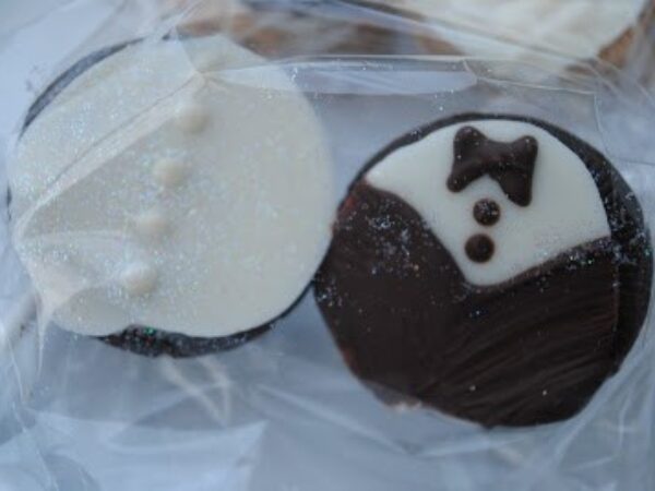 Bride & Groom Oreos Recipe