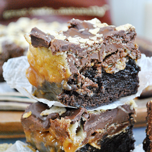 Chocolate Caramel Covered Potato Chip Brownies: the Perfect Picnic Pairing with Kettle Brand Chips