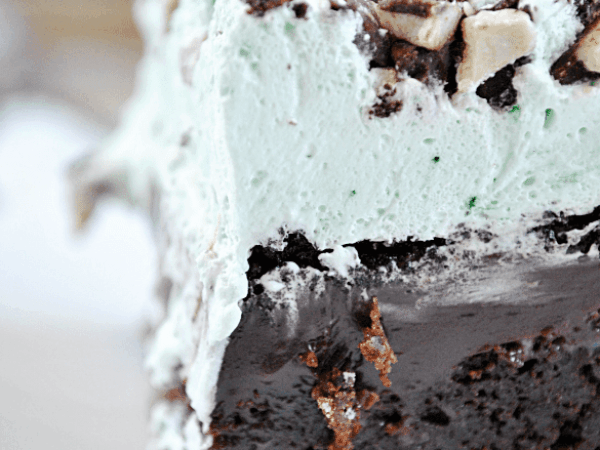 Better Than Thin Mints… Grasshopper Poke Cake Recipe