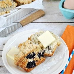 Blueberry Crumble Muffins | www.somethingswanky.com