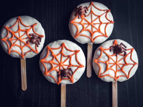 Spooky Spiderweb S’mores Pops Recipe