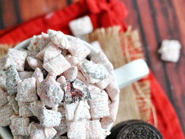 Peppermint Oreo Muddy Buddies Recipe