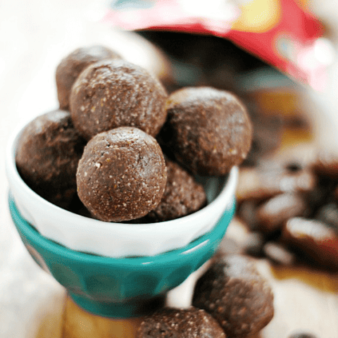 Chocolate Almond Date Balls | www.somethingswanky.com