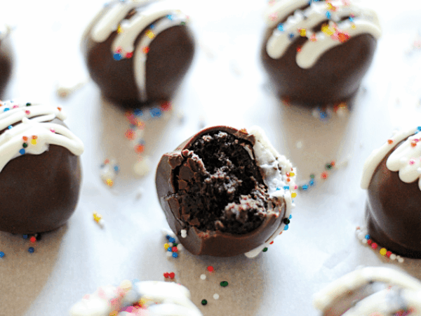 Oreo Truffles Recipe {plus a Truffle Dipping Tutorial}