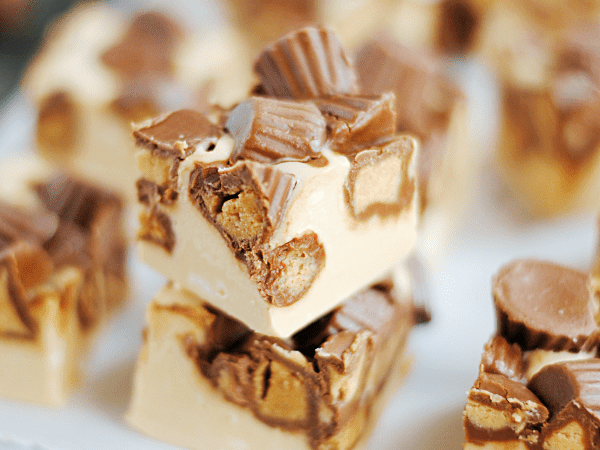 Easy Peanut Butter Reese’s Cup Fudge Recipe