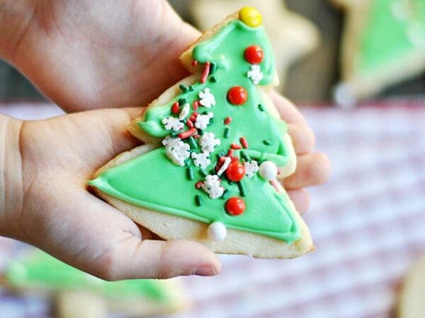 How to Frost Cookies Like a Pro Using Canned Frosting
