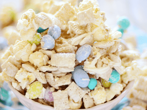 アルメリック　バニーチャウ　BUNNY CHOW Easter Bunny Chow Recipe (Almond Butter) » Of Jen Sweets