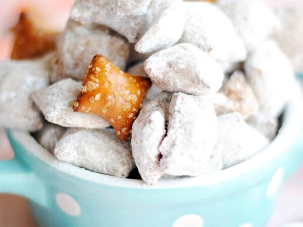 Peanut Butter Pretzel Muddy Buddies Recipe