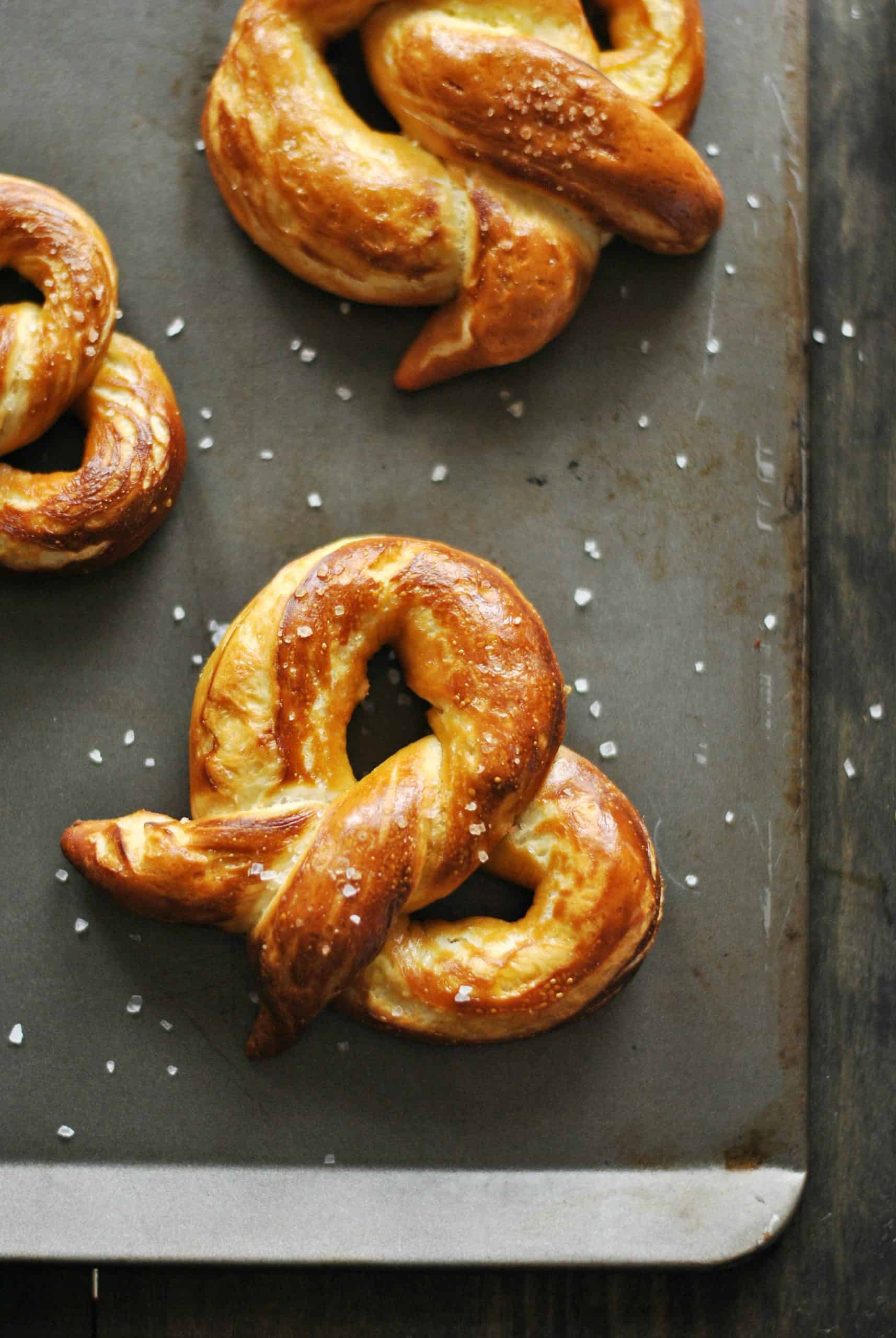 homemade-soft-pretzels-recipe-something-swanky