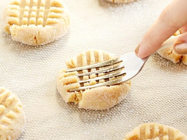 Classic Peanut Butter Cookies Recipe