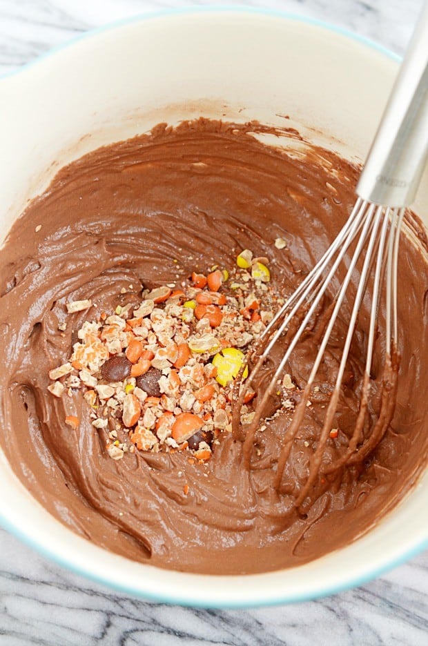 A low fat peanut butter chocolate-y dip that tastes like brownie batter. Sign me up!