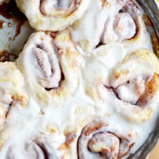 Wake up to these soft and fluffy cinnamon rolls filled with pumpkin pie. The perfect cozy breakfast for those chilly Fall mornings!