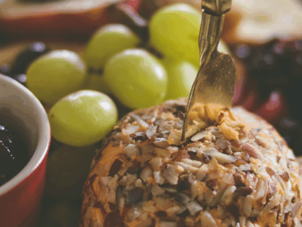 How to Make an Easy Holiday Cheese Board