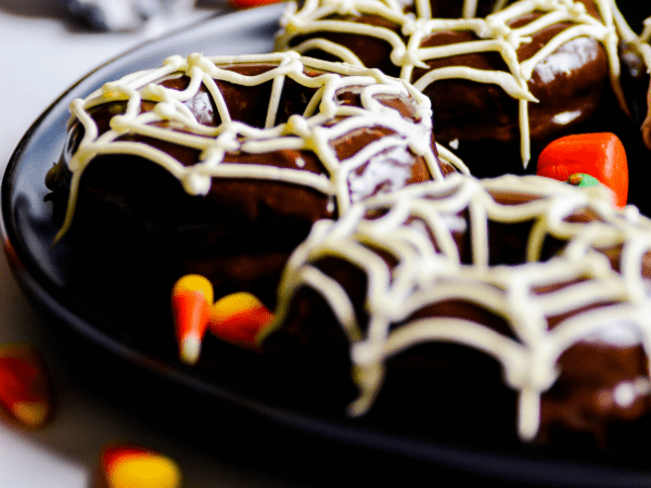 Halloween Donuts: Spider Webs That Are Scary Good