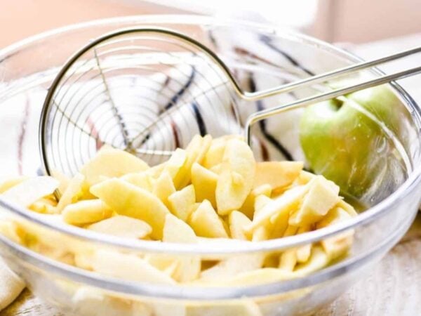 Paula Deen’s Apple Pie Recipe With a Crunchy Top