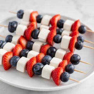 Looking for the best 4th of July recipe? This red, white & blue cheesecake trifle is creamy, dreamy & SO easy! 🇺🇸🍓💙