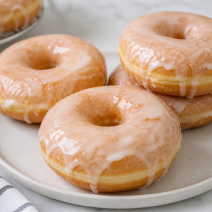 Craving fresh homemade donuts? This easy donut recipe uses Bisquick for fluffy, golden perfection — no yeast, no fuss! 🍩 Let's fry some up!
