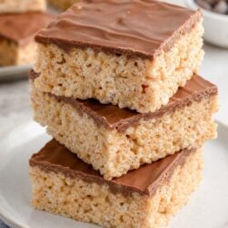 These 3 Musketeer Rice Krispie Treats are gooey, chocolatey, and SO easy! No-bake bliss you'll absolutely have to make! 🍫