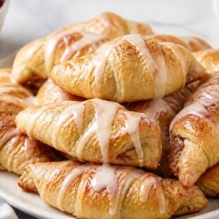 These Dessert Crescent Rolls are stuffed with Nutella, Snickers & more! So easy, so dreamy — you absolutely have to make these ASAP! 🥐✨