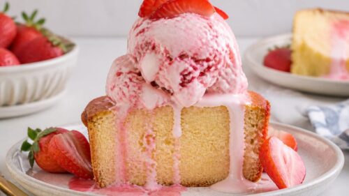 This Golden Pound Cake with Strawberry Ice Cream is the dreamy summer dessert you NEED to make — buttery, creamy, and absolutely ah-mazing! 🍓