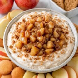 This easy apple pie dip has all the cozy fall flavors you love — warm spices, tender apples & the perfect dippers. Make it today! 🍎