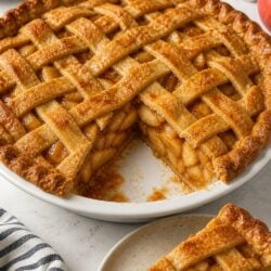 This Costco apple pie recipe nails that dreamy, flaky, cinnamon-spiced magic at home — and honestly? It's SO good you'll skip the warehouse! 🍎