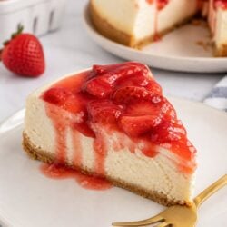 Creamy, dreamy & just 1 Smart Point! This Weight Watchers Freestyle cheesecake actually tastes like the real thing. You HAVE to make this!