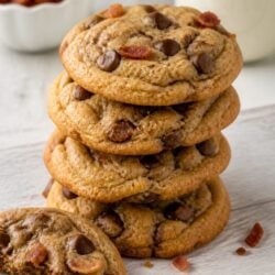 Bacon grease chocolate chip cookies are the sweet-savory mashup you never knew you needed — and trust me, you have to make these! 🥓🍪