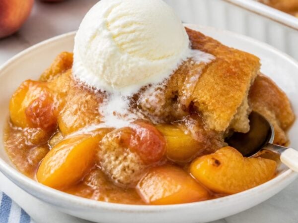 Paula Deen Peach Cobbler Recipe: Easy Southern Dessert
