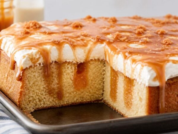 Caramel Poke Cake Recipe With Toffee and Chocolate