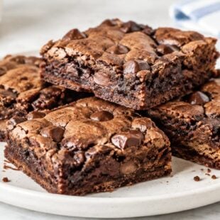 Craving a fudgy cocoa cookie bar in Houston? Discover the best chewy, chocolatey treats and where to order yours today!