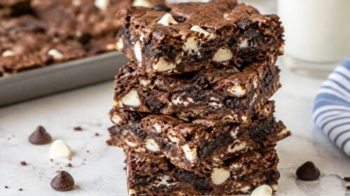 Fudgy cocoa cookie bars recipe with melty chocolate chips and a hot sugar finish. Easy, dreamy, and ready for your next chocolate craving!