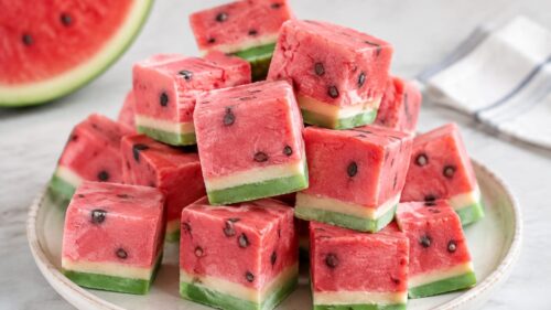 This easy watermelon fudge recipe needs just 2 ingredients, no candy thermometer, and looks so cute! Perfect no-bake summer treat. 🍉