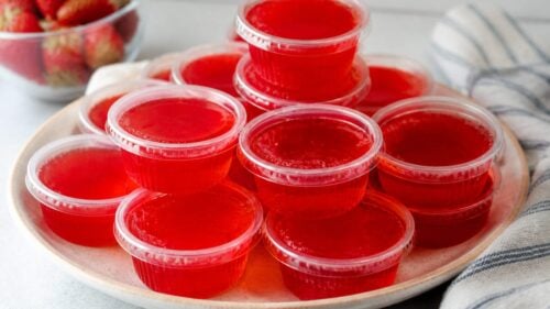 These non alcoholic jello shots made with sparkling cider are SO fun & family-friendly! Perfect for any party. Everyone will go absolutely wild! 🎉