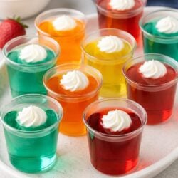 These non alcoholic jello shots made with sparkling cider are SO fun & family-friendly! Perfect for any party. Everyone will go absolutely wild! 🎉